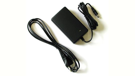 картинка АКС 1829. Сетевой адаптер с кабелем 220В – 15В являющийся официальным дистрибьютором в России 