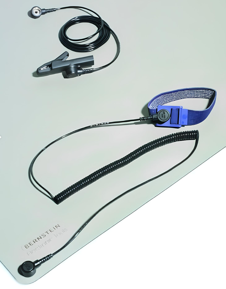 картинка Bernstein 9-361. Набор ESD заземляющий с ковриком 800 x 600 x 2,0 мм (5 предметов) являющийся официальным дистрибьютором в России 